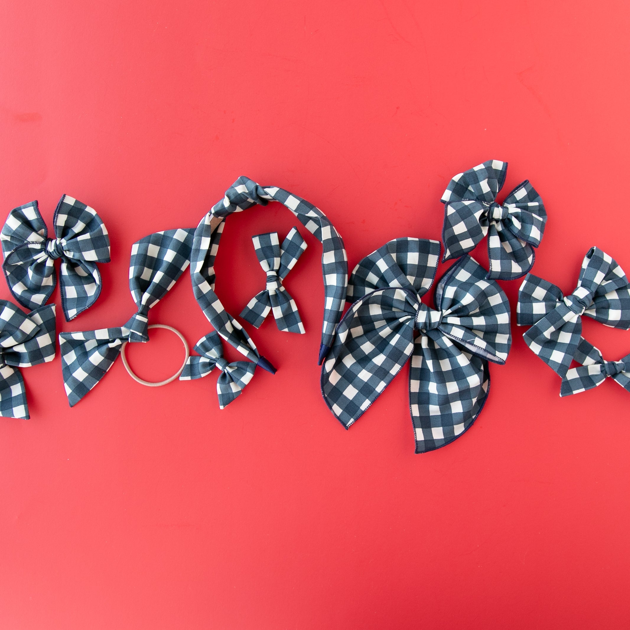 Navy Gingham | Mini Piggy Bow