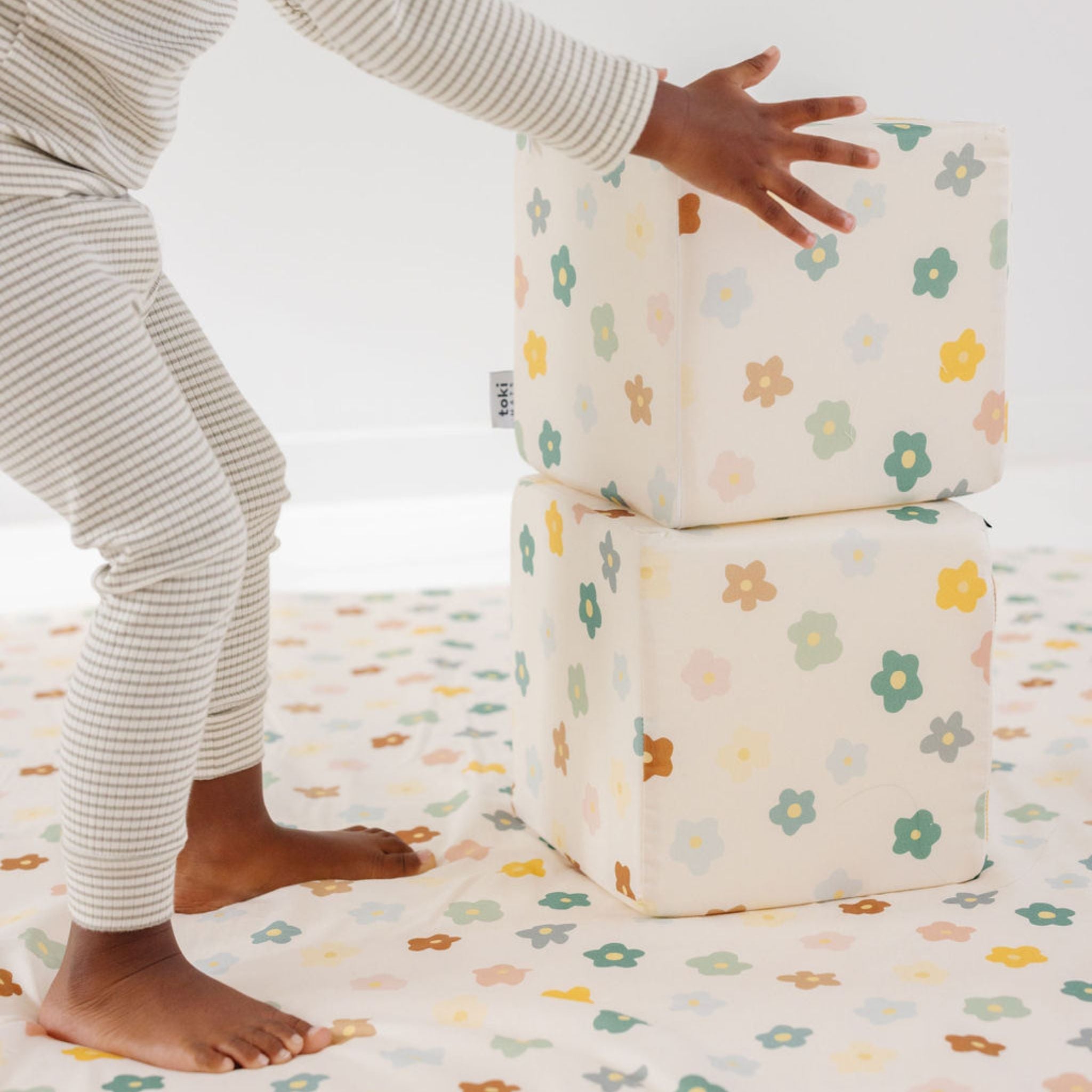 Playful Posies Play Cube