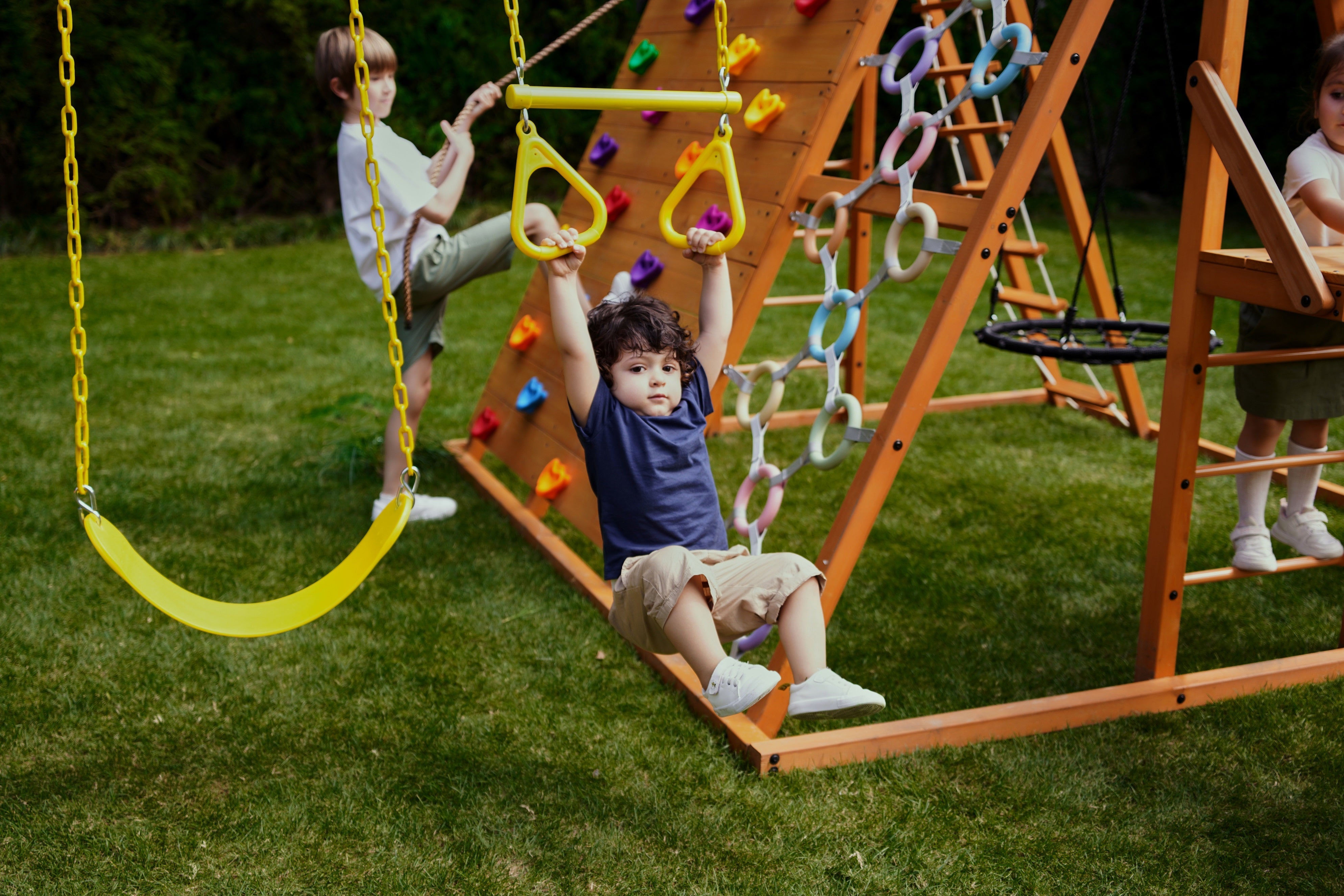 Sycamore - Backyard Ultimate Climbing Set with 2 Swings And Trapeze Bar