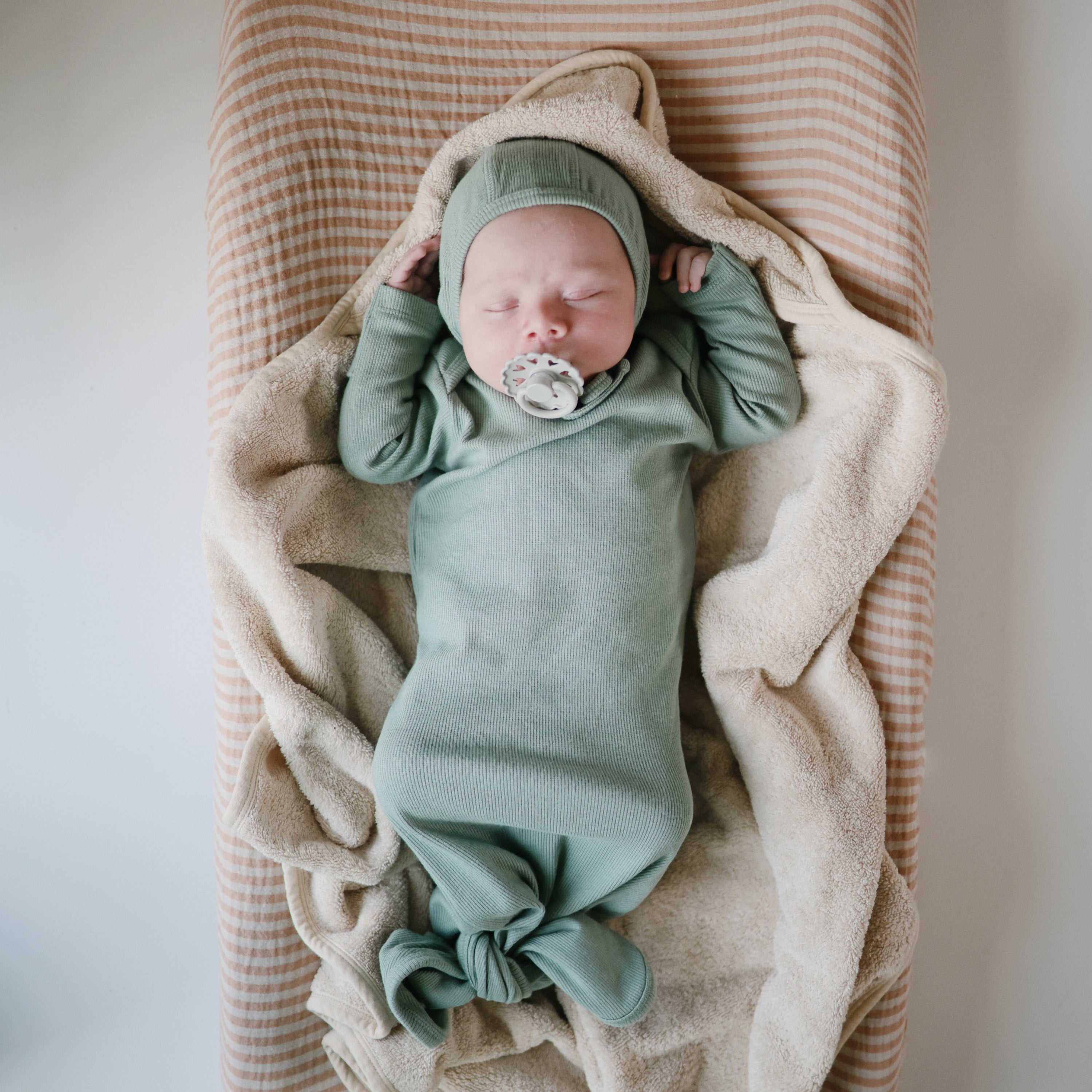 Ribbed Knotted Baby Gown + Beanie Set