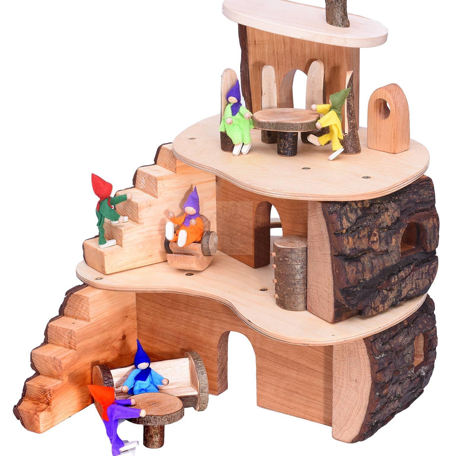 Magic Wood - Small Trunk Treehouse - Why and Whale