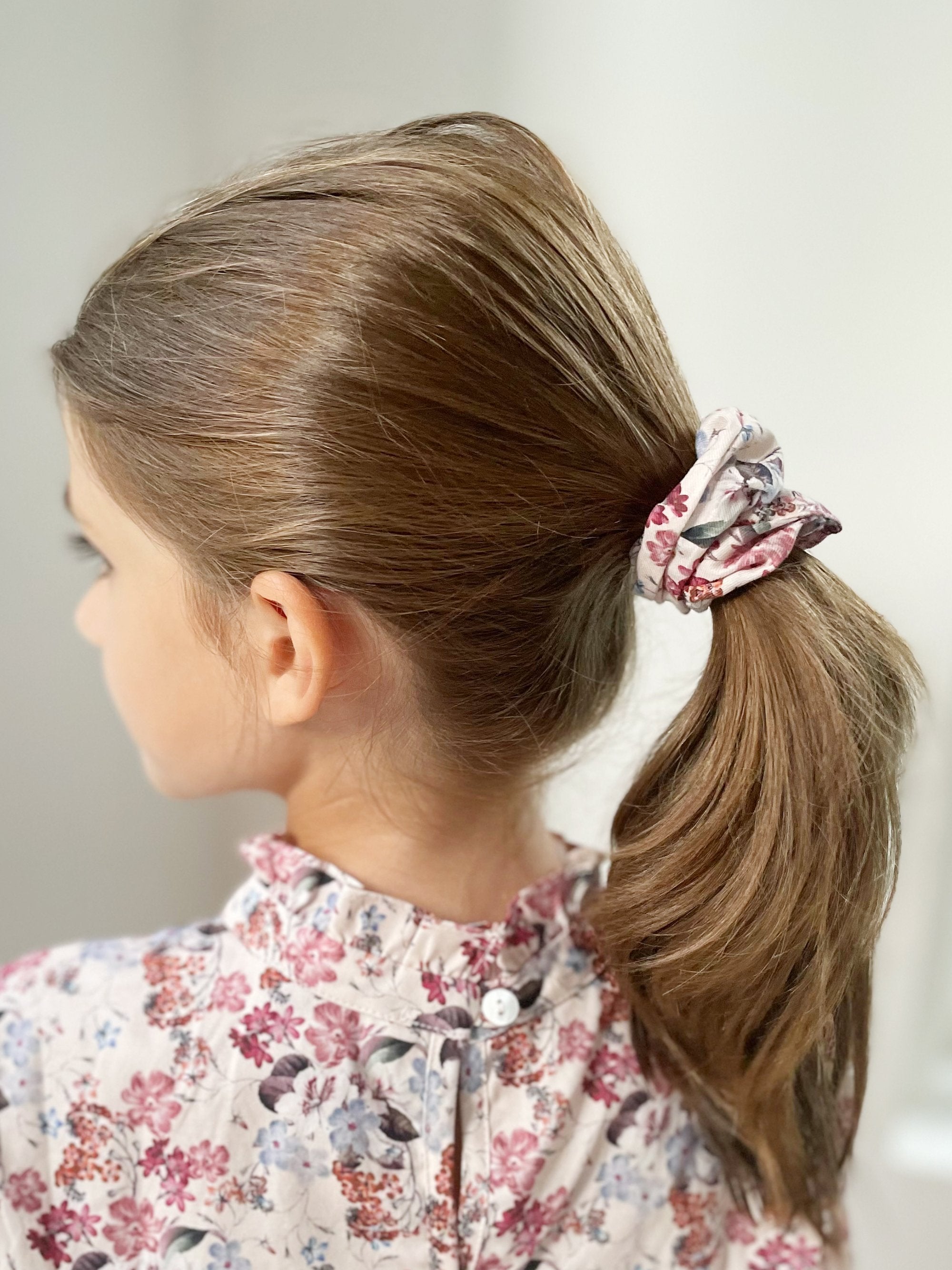 Scrunchie - Nude Flowers - FINAL SALE