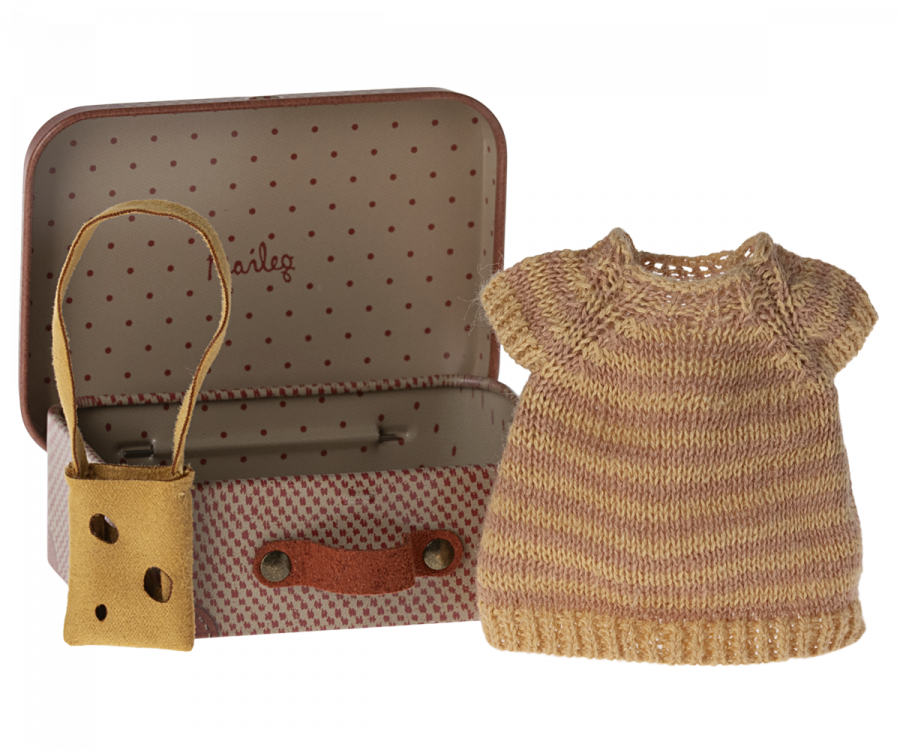 ETA APRIL SS24 Knitted dress and bag in suitcase, Big sister mouse